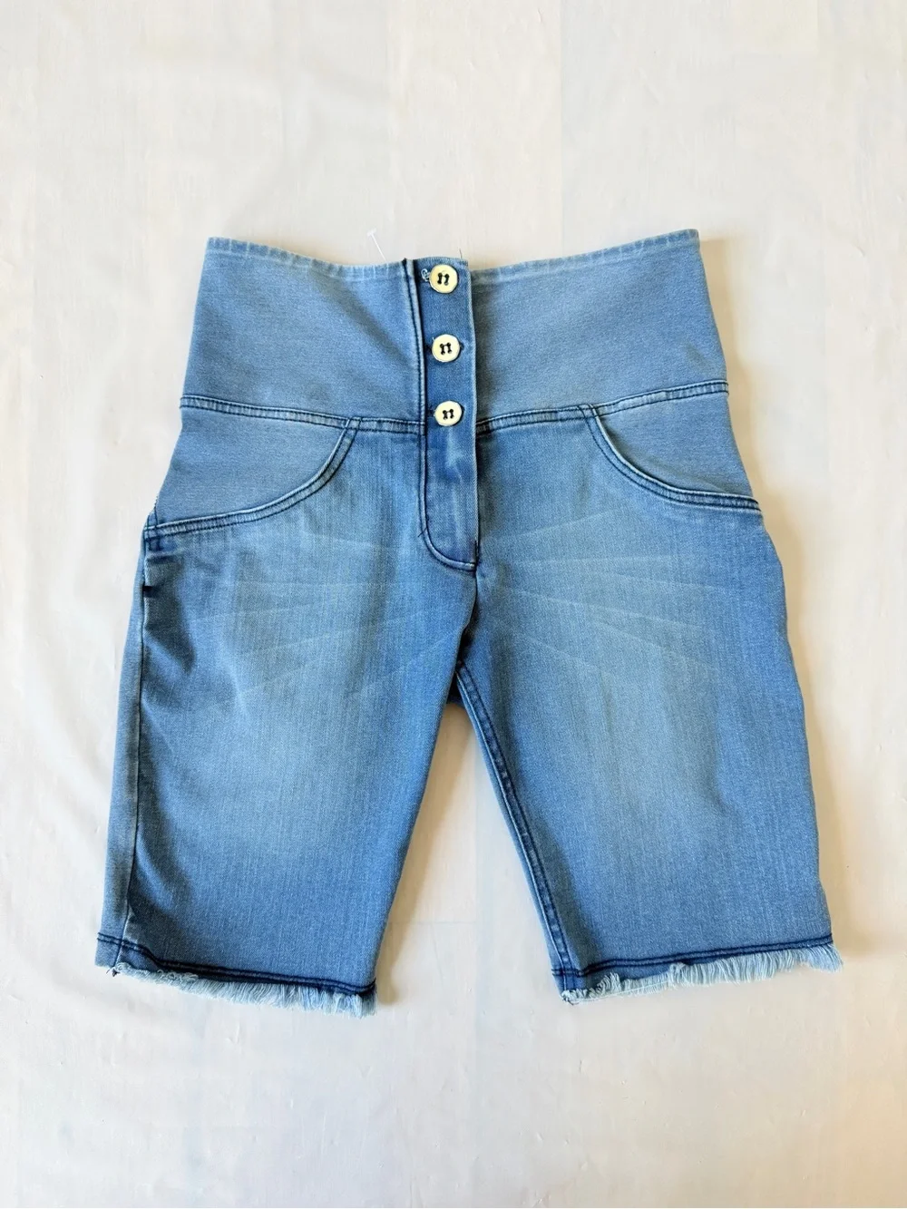 Freddy WRUP Denim High Waisted 3 Button Biker Shorts Light Blue Blue size 4 nWOT